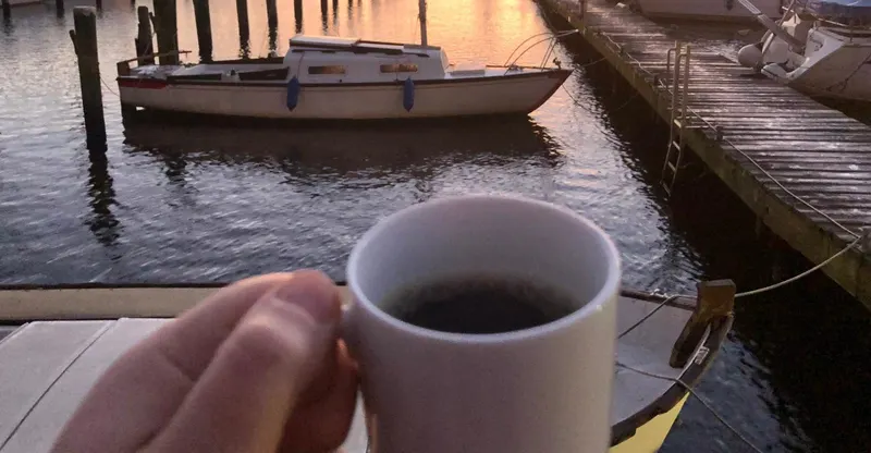 Klönschnack, der Aufenthaltsraum mit Küche und Bar im Wiking Yachthafen