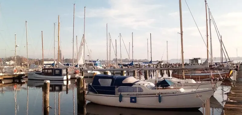 Neue Steganlage mit Strom und Wasser im Wiking Yachthafen Schleswig